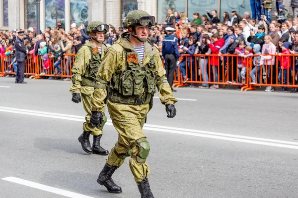 Oroszország Vlagyivosztok 2016 Katonák Harci Egységes Felvonulás Győzelem Napja Május — Stock Fotó
