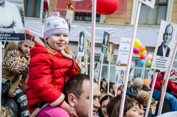 Россия Владивосток 2015 Юная Девушка Мероприятии Бессмертный Полк День Победы — стоковое фото
