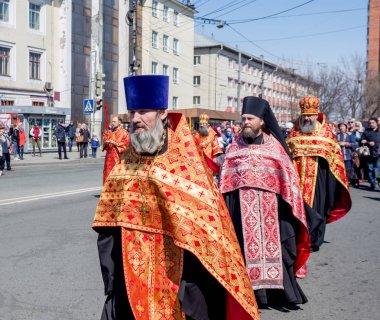 Rusya, Vladivostok, 04/08/2018. Festival Paskalya Ortodoks rahip ve kazaklar alay. Vladivostok Paskalya kutlamaları şehir merkezinde. Paskalya, Ortodoks Hıristiyanlığın ana tatil.