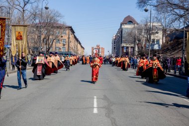 Rusya, Vladivostok, 04/08/2018. Festival Paskalya Ortodoks rahip ve kazaklar alay. Vladivostok Paskalya kutlamaları şehir merkezinde. Paskalya, Ortodoks Hıristiyanlığın ana tatil.