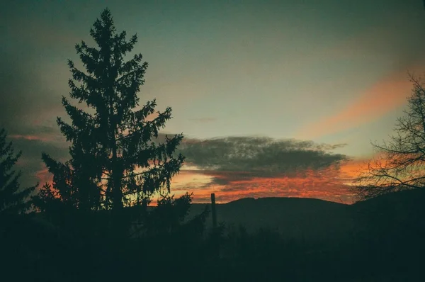 Puesta de sol en las montañas — Foto de Stock