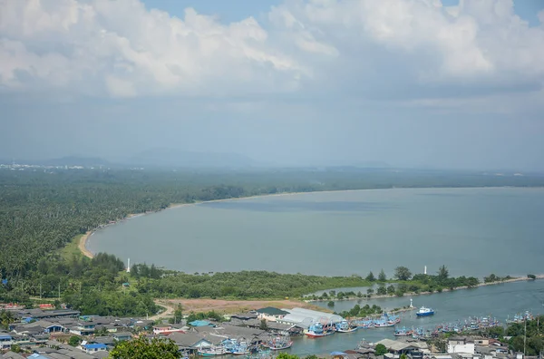 Olhando para Pak Nam Chumphon ponto de vista formulário Mutsea Mountain Viewpoint, Chumphon Tailândia — Fotografia de Stock