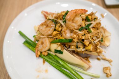 Pad Tay dili Tavada kızartılmış Tay şehriye. Pad Thai ünlü Tayland olduğunu