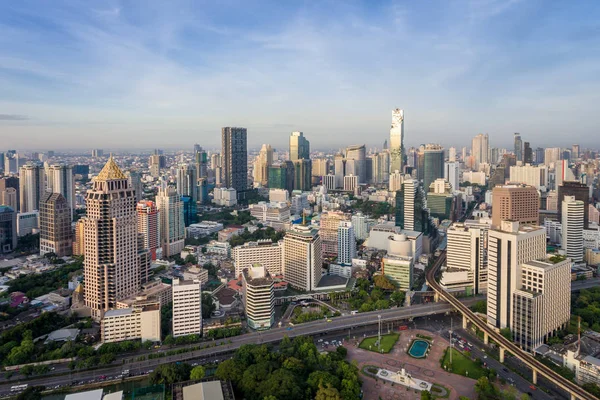 曼谷泰国城市天际线在沙吞中央商务区 — 图库照片