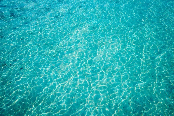 Plage sable blanc parfait et atoll turquoise des Maldives — Photo