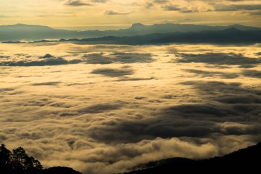 Cennet dağ altında