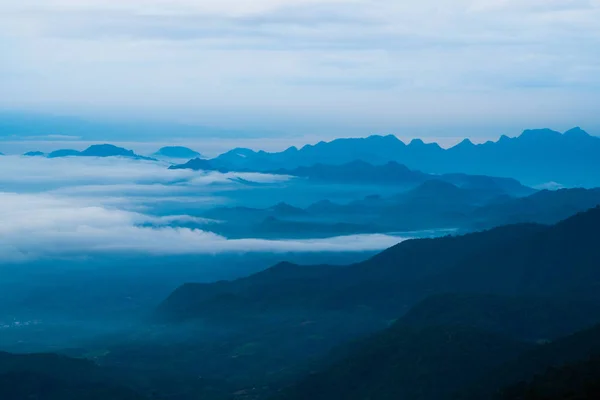 Silhouette Peisaj montan — Fotografie, imagine de stoc