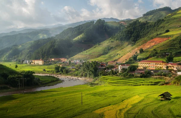 Campo de arroz em terraço em Mu Cang Chai, Vietnã — Fotografia de Stock