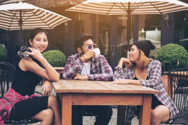 Asya ve Arap öğrencilerin Cafe