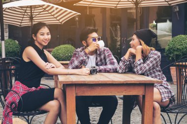 Asya ve Arap öğrencilerin Cafe