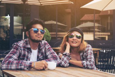 Kafede Asya ve Arapça öğrencileri Çift