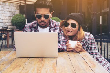 Kafede çalışan Stundents