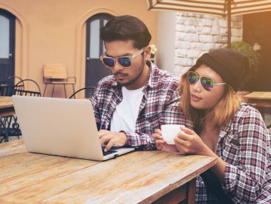 Kafede çalışan Stundents