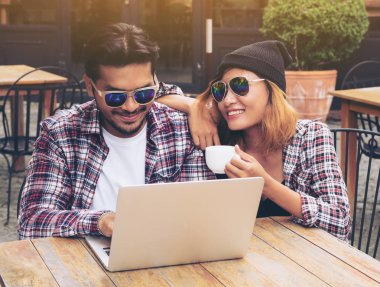 Kafede çalışan Stundents