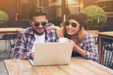 Kafede çalışan Stundents