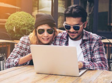 Kafede çalışan Stundents