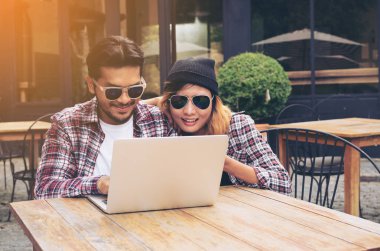 Kafede çalışan Stundents