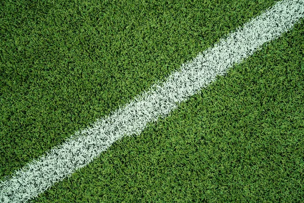 Sztuczna trawa z białą linią — Zdjęcie stockowe