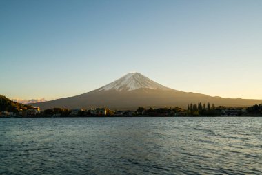 Gün batımı alacakaranlık MT Fuji