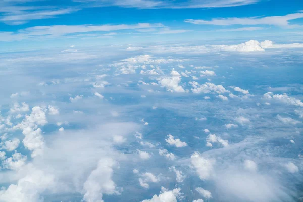 Небо і хмари, переглянуті з літака — стокове фото