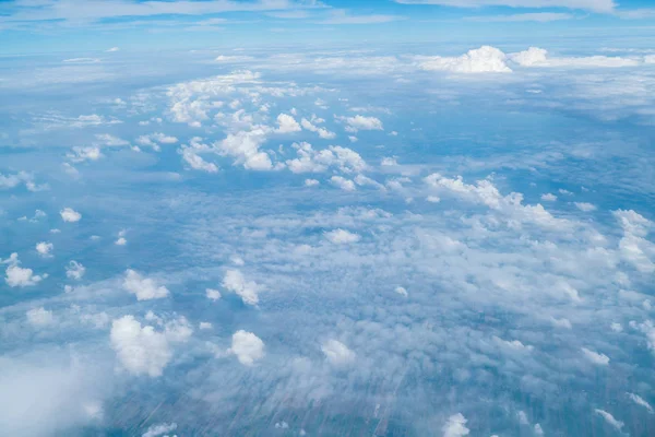 Cielo e nuvole viste dall'aereo — Foto Stock