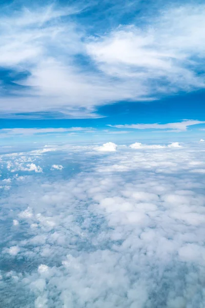 Himmel och moln sedd från flygplan — Stockfoto