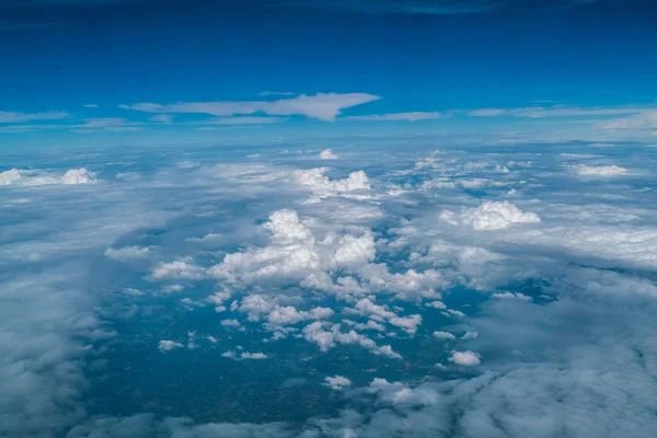 Céu e nuvens vistos do avião — Fotografia de Stock