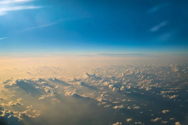 Ουρανό και τα σύννεφα που είδαν από αεροπλάνο — Φωτογραφία Αρχείου