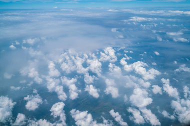 Gökyüzü ve bulutlar uçaktan görüntülendi