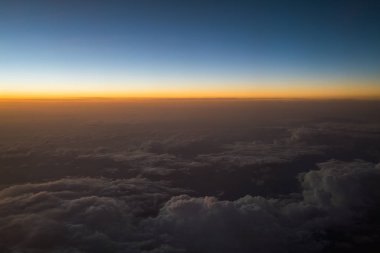 Uçaktan görüntülendi gündoğumu veya günbatımı