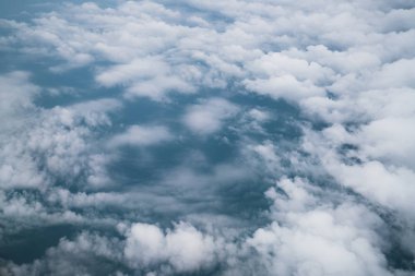 Gökyüzü ve bulutlar uçaktan görüntülendi