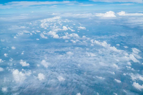 Cielo e nuvole viste dall'aereo — Foto Stock