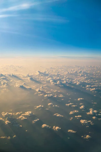 Cielo y nubes vistas desde el avión —  Fotos de Stock