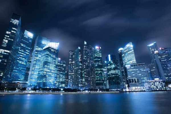 Skyline cidade moderna em Singapura Marina Bay — Fotografia de Stock