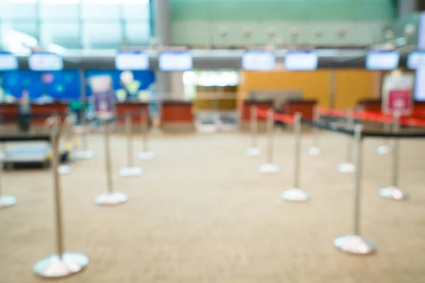 Balcão de check-in no aeroporto desfocado fundo desfocado — Fotografia de Stock