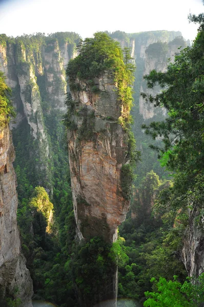 Кварцових пісковиків опорою в Zhangjiajie в Китаї — стокове фото