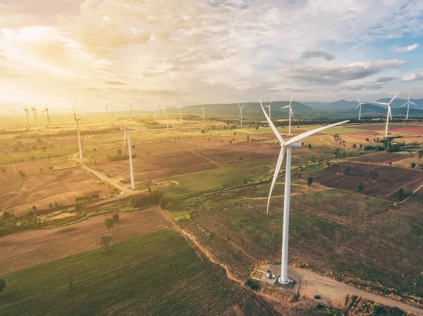 Turbina eólica, conceito de energia eólica . — Fotografia de Stock