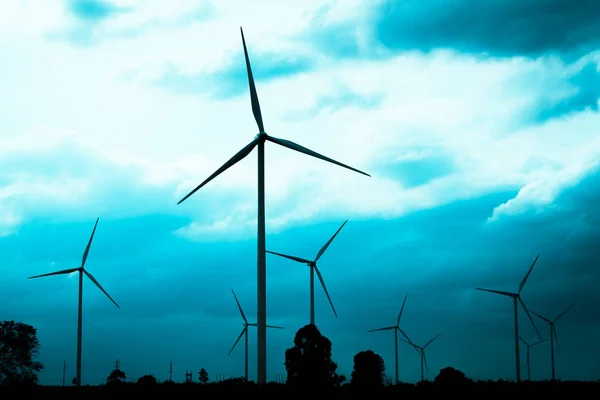 Fazenda de turbinas eólicas, conceito de energia eólica . — Fotografia de Stock