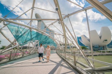 Marina Bay, Singapur helix köprüde beyaz turizm