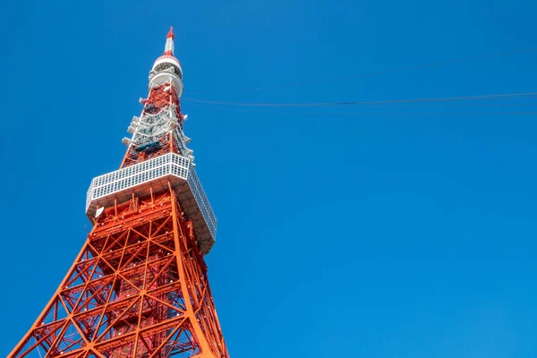 Tokyo Tower przy bezchmurnym niebie, Japonia — Zdjęcie stockowe