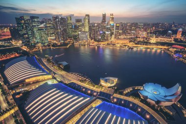 Havadan görünümden Marina Bay, Singapur manzarası