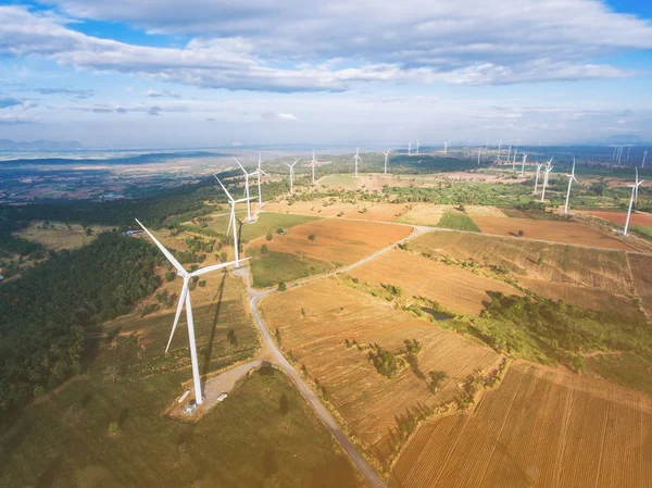 Větrná turbína, větrné energetické koncepce. — Stock fotografie