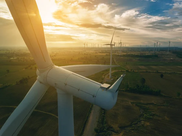 Turbina eólica, concepto de energía eólica . —  Fotos de Stock