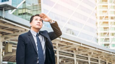 İş adamı uzak yaşayan arıyorsunuz