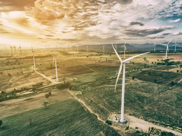 Windkraftanlage, Windenergiekonzept. — Stockfoto