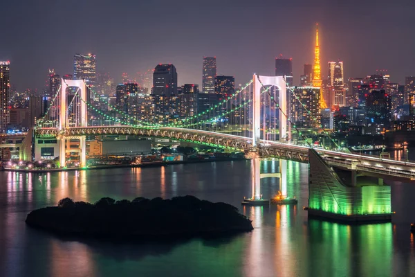 Tokyo Tower en de brug van de regenboog in Japan — Stockfoto