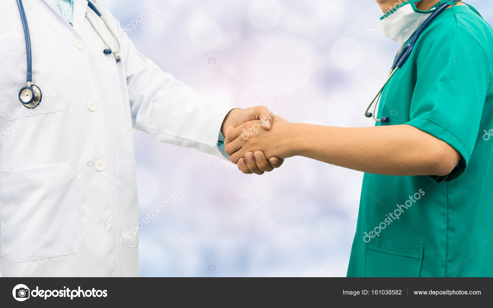 врач с бородой. турецкие женские врачи. пожать руку врачу. фотомонтаж руки более больницы. врач дрожать.