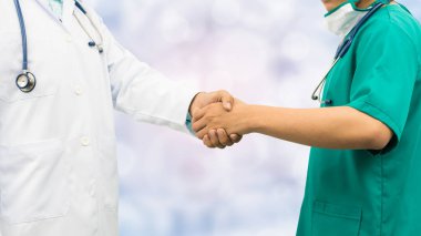 Doktorlar el sallıyor. Tıbbi insanlar ekip çalışması.