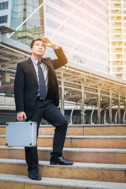 İş adamı uzak yaşayan arıyorsunuz