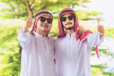 Mutlu Arap adam Yaşasın